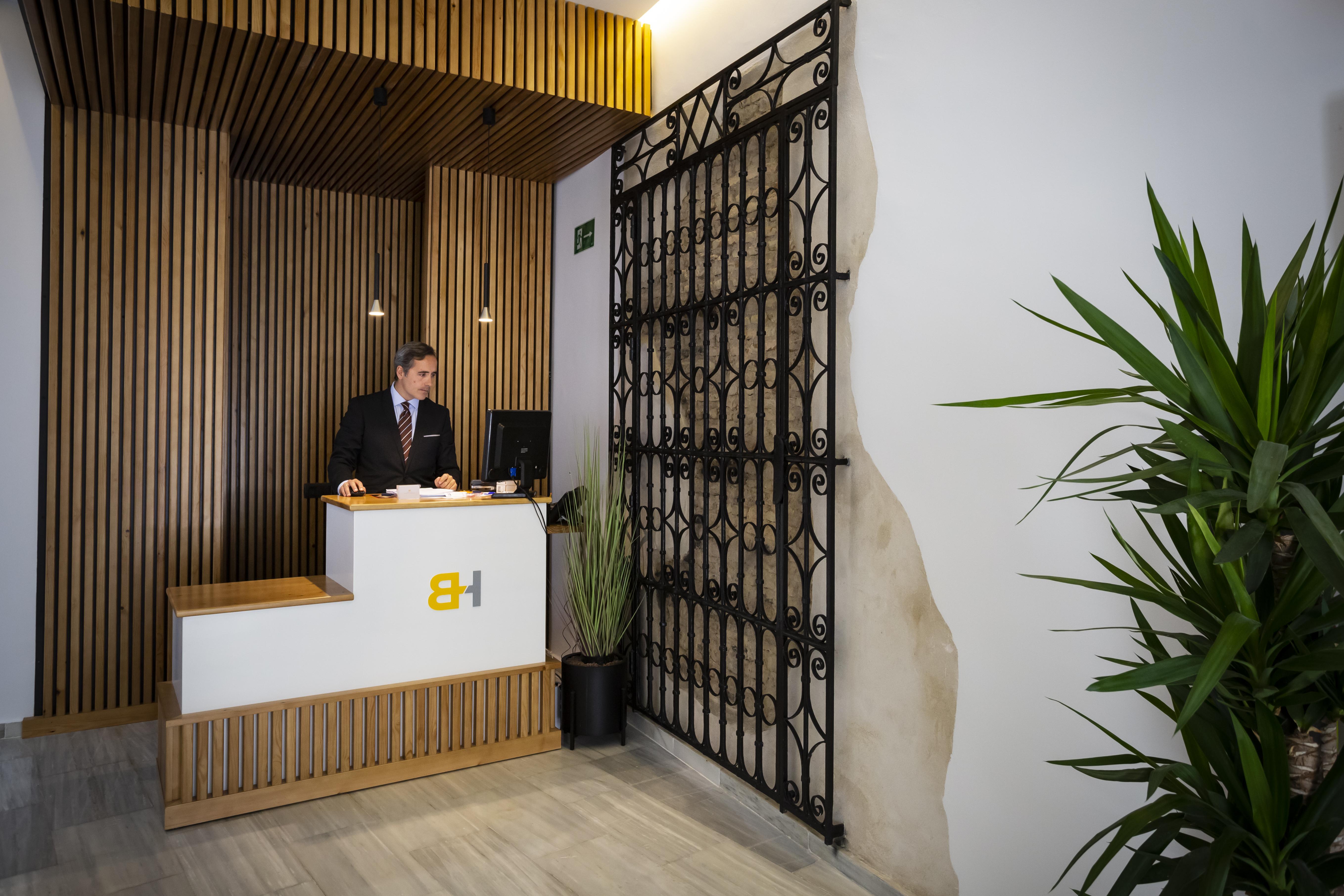 Basic Hotel Sevilla Catedral מראה חיצוני תמונה
